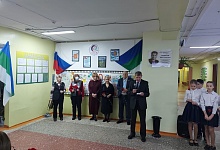 В ухтинской школе №5 открыли памятную доску первому директору