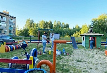 Благодаря волонтёрам в посёлке Ветлосян преобразилась детская площадка 