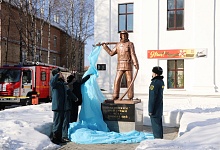  В Ухте открыли «памятник пожарным всех поколений»