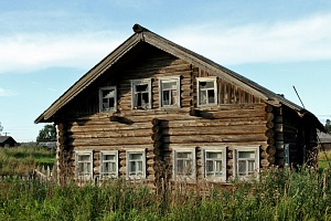 СТАРЫЙ ДОМ В ДЕРЕВНЕ