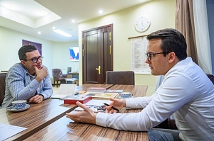 СЕРГЕЙ ЕМЕЛЬЯНОВ: «ДЛЯ ИСКУССТВА ПРИВЫЧКА ВЕЩЬ ОПАСНАЯ»