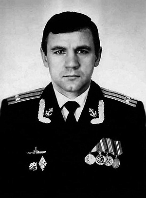 ПОЖИЗНЕННЫЙ КОМАНДИР