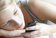 Минпросвещения запретило использование телефонов на уроках в школах