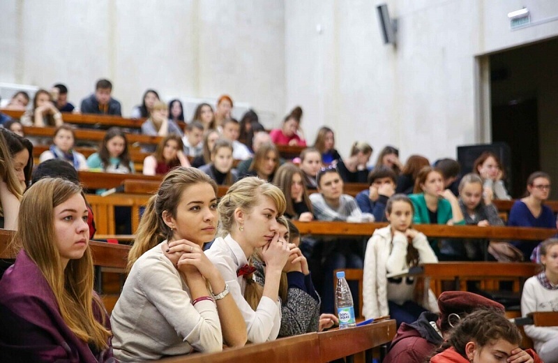 Комистат подсчитал, сколько в среднем стоит семестр обучения в вузах республики