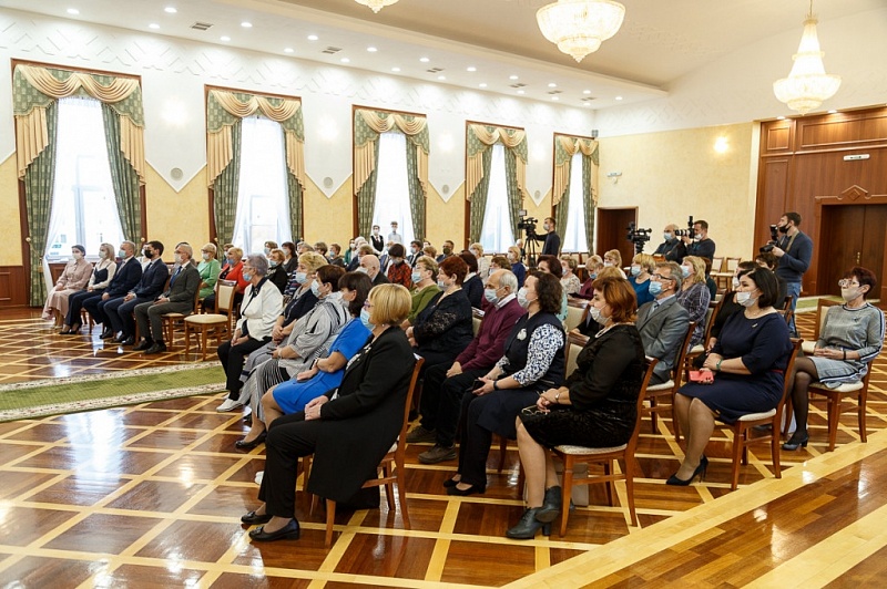 Педагоги Ухты получили заслуженные награды