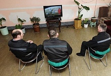 В Коми осужденный попытался взыскать моральный вред из-за того, что не может смотреть по выбору кино и видеофильмы