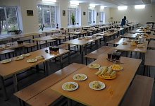 В Минобрнауки пояснили, почему школьникам на дистанте не выдают сухпайки